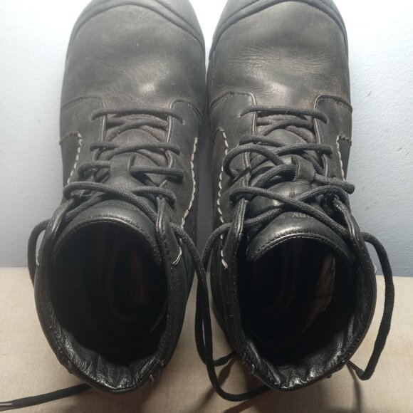 KEEN black leather ankle boots.  Size 8.5 - Picture 3 of 5